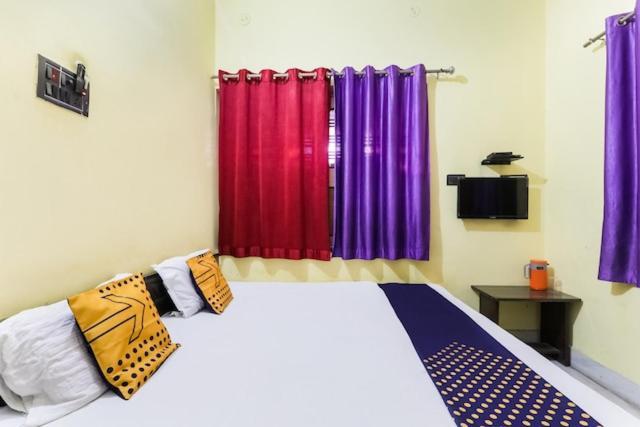 Отель Balajee Residency Гая Экстерьер фото