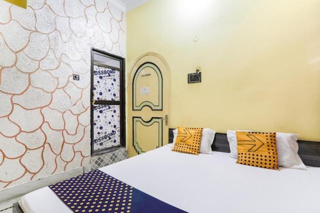Отель Balajee Residency Гая Экстерьер фото