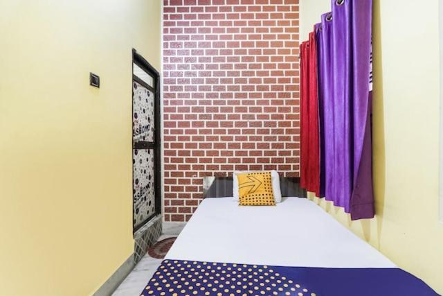 Отель Balajee Residency Гая Экстерьер фото
