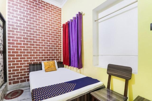Отель Balajee Residency Гая Экстерьер фото