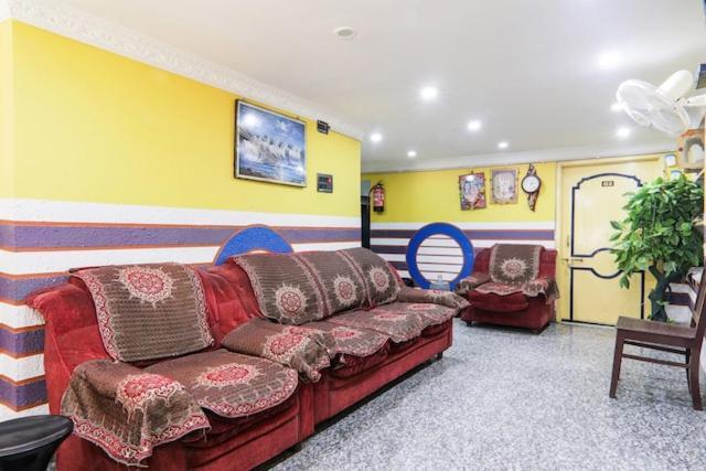 Отель Balajee Residency Гая Экстерьер фото