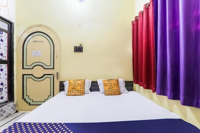 Отель Balajee Residency Гая Экстерьер фото